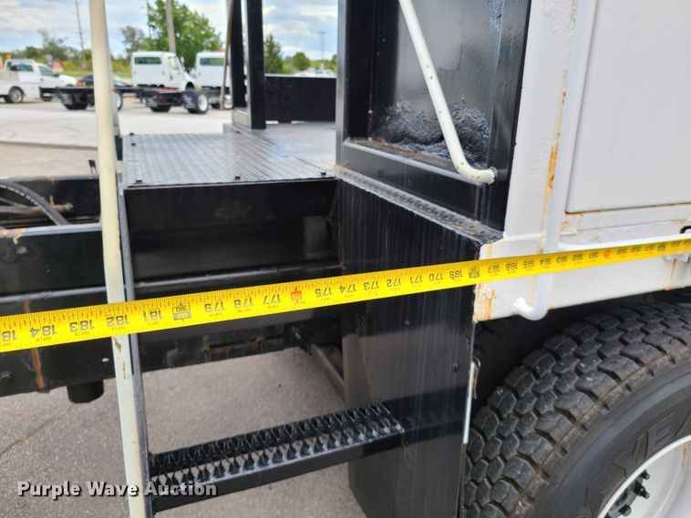 image for item DY9945 2010 International WorkStar 7500  utility truck