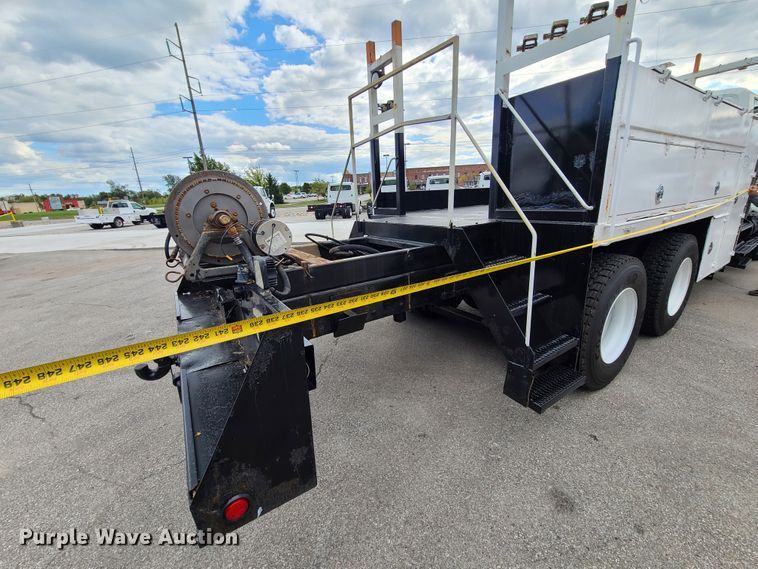 image for item DY9945 2010 International WorkStar 7500  utility truck