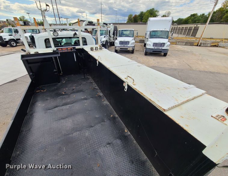 image for item DY9945 2010 International WorkStar 7500  utility truck