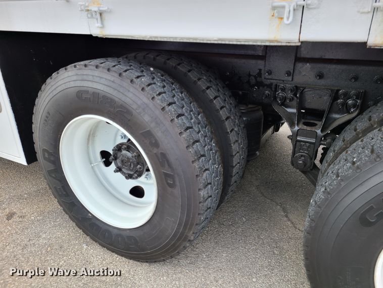 image for item DY9945 2010 International WorkStar 7500  utility truck