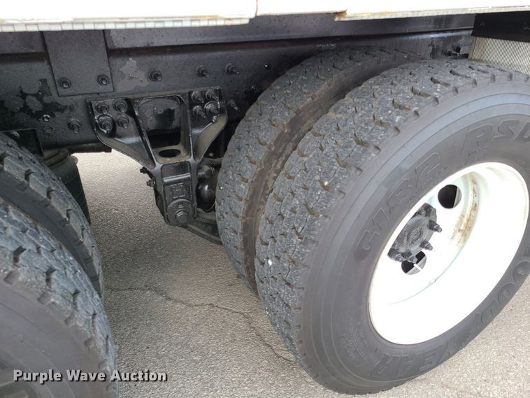 image for item DY9945 2010 International WorkStar 7500  utility truck