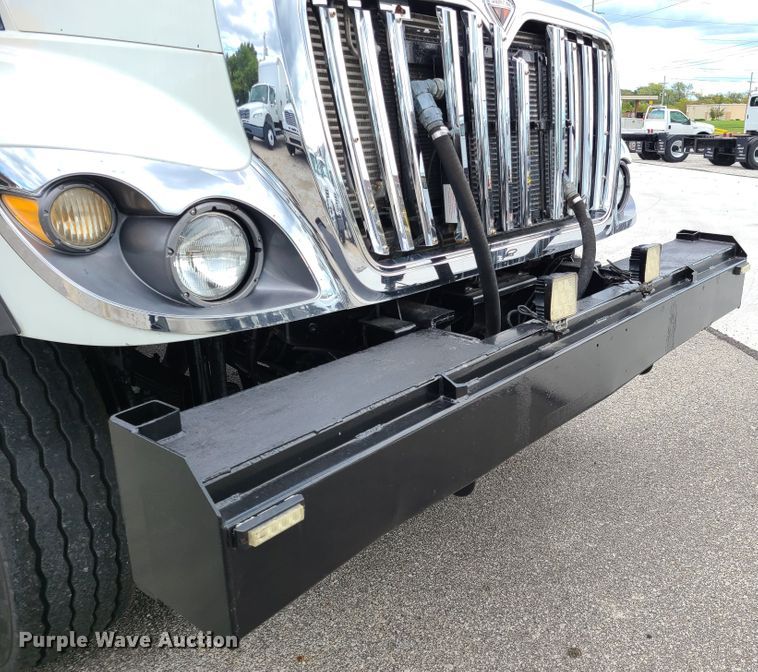 image for item DY9945 2010 International WorkStar 7500  utility truck