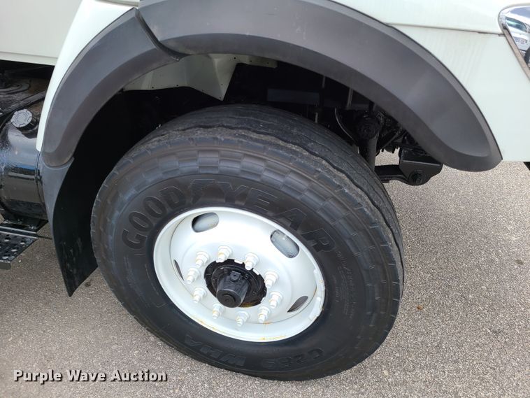 image for item DY9945 2010 International WorkStar 7500  utility truck