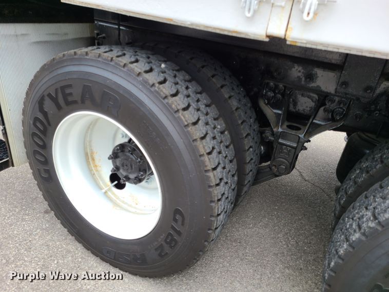 image for item DY9945 2010 International WorkStar 7500  utility truck