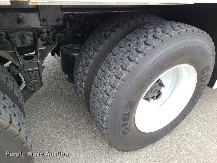 image for item DY9945 2010 International WorkStar 7500  utility truck