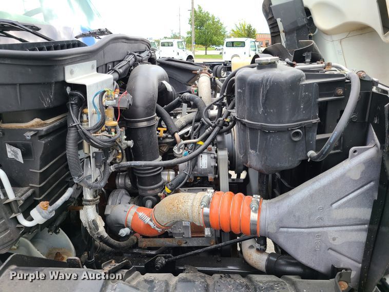 image for item DY9945 2010 International WorkStar 7500  utility truck