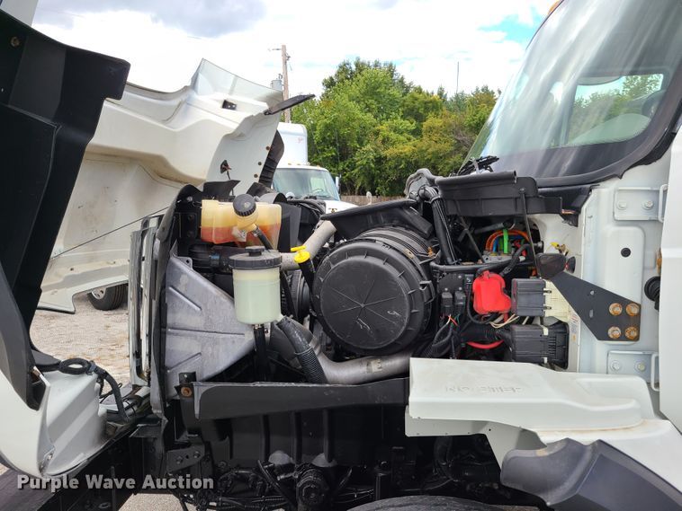 image for item DY9945 2010 International WorkStar 7500  utility truck