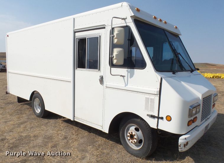 image for item EF9665 1997 Chevrolet P30  delivery truck