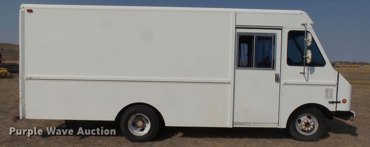 image for item EF9665 1997 Chevrolet P30  delivery truck