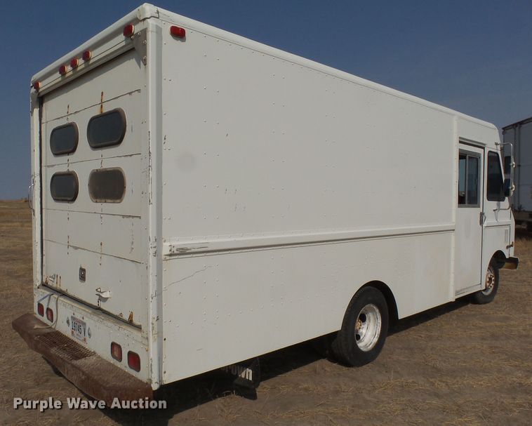 image for item EF9665 1997 Chevrolet P30  delivery truck