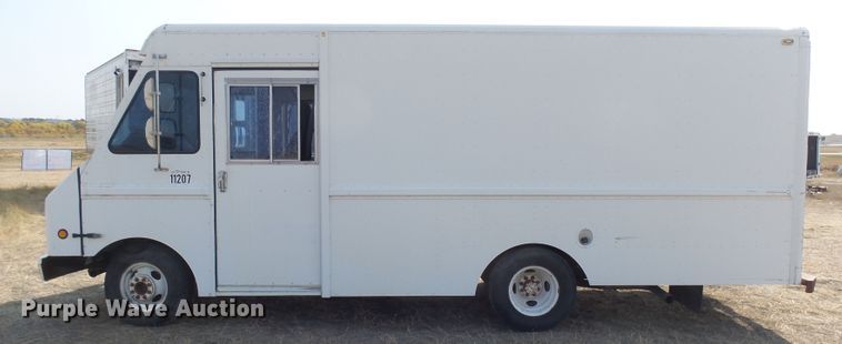 image for item EF9665 1997 Chevrolet P30  delivery truck