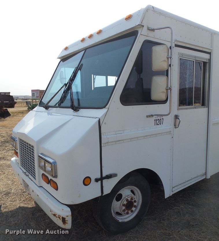 image for item EF9665 1997 Chevrolet P30  delivery truck