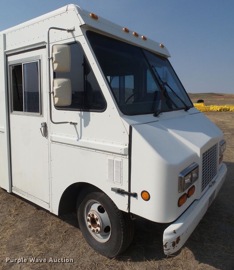 image for item EF9665 1997 Chevrolet P30  delivery truck