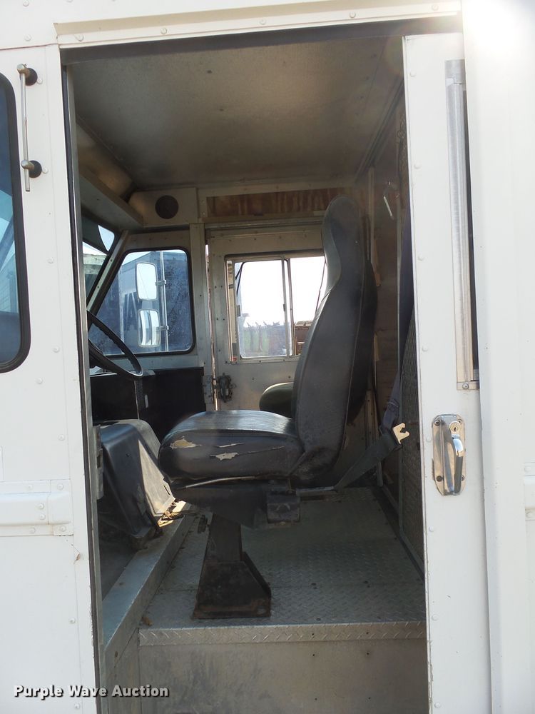 image for item EF9665 1997 Chevrolet P30  delivery truck