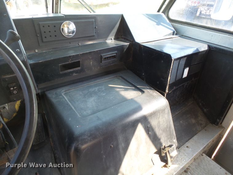 image for item EF9665 1997 Chevrolet P30  delivery truck