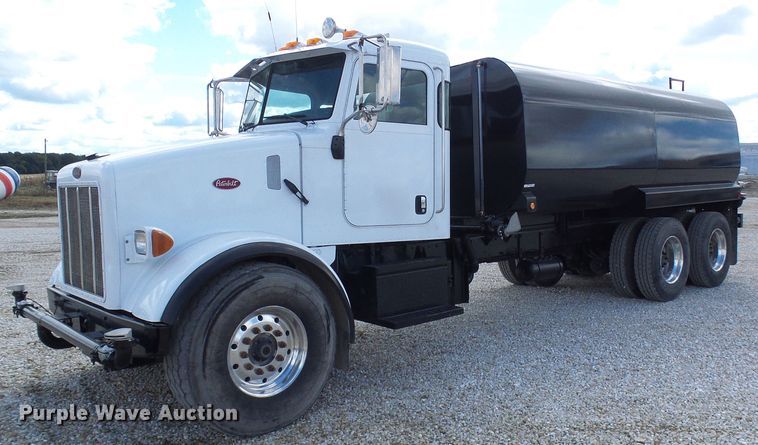 image for item EP9925 2005 Peterbilt 357  water truck