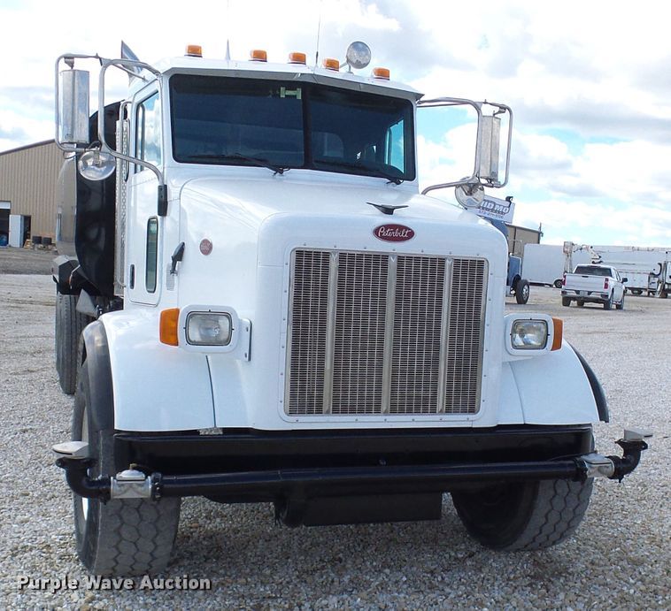 image for item EP9925 2005 Peterbilt 357  water truck