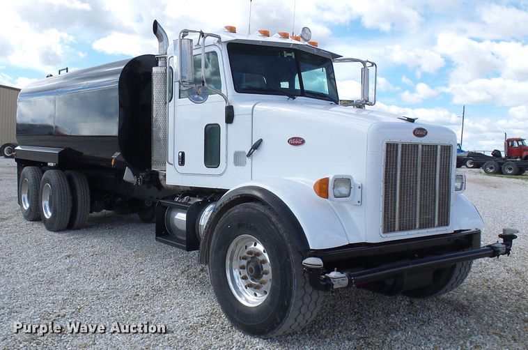 image for item EP9925 2005 Peterbilt 357  water truck