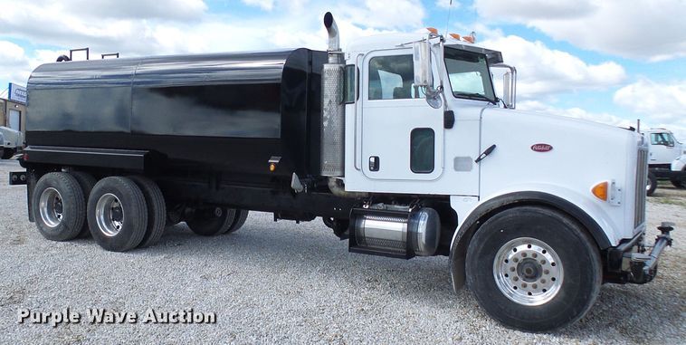 image for item EP9925 2005 Peterbilt 357  water truck