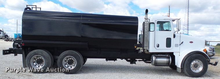 image for item EP9925 2005 Peterbilt 357  water truck