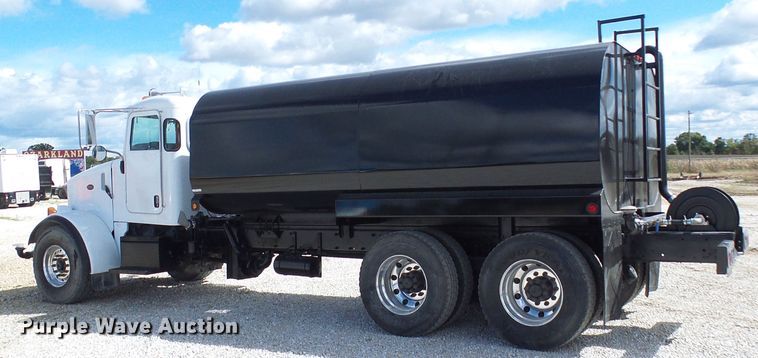 image for item EP9925 2005 Peterbilt 357  water truck