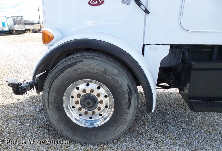 image for item EP9925 2005 Peterbilt 357  water truck