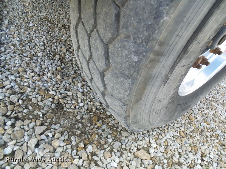 image for item EP9925 2005 Peterbilt 357  water truck