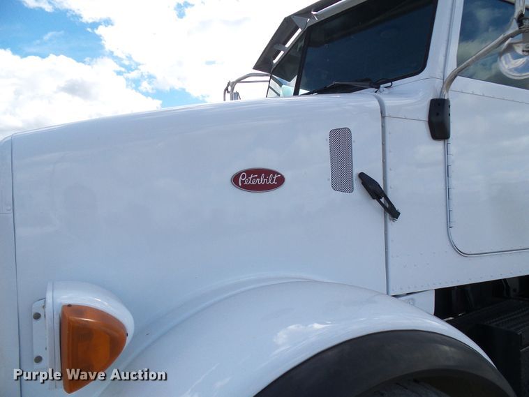 image for item EP9925 2005 Peterbilt 357  water truck