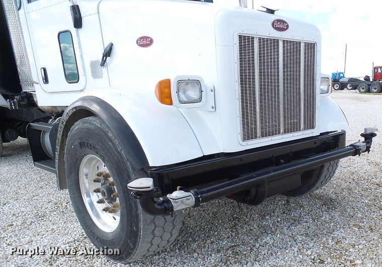image for item EP9925 2005 Peterbilt 357  water truck