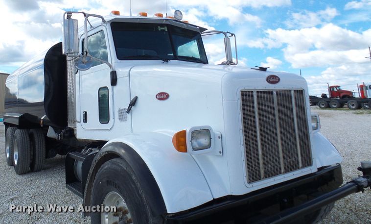 image for item EP9925 2005 Peterbilt 357  water truck