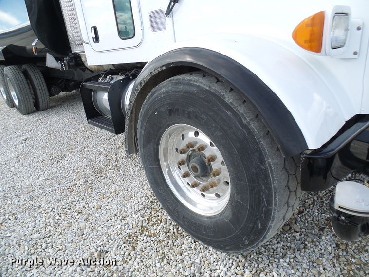 image for item EP9925 2005 Peterbilt 357  water truck