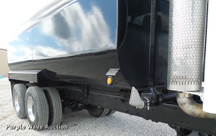 image for item EP9925 2005 Peterbilt 357  water truck