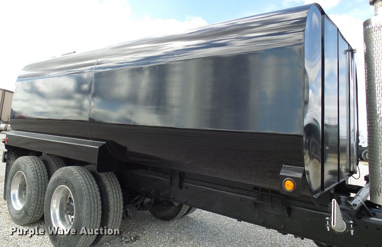 image for item EP9925 2005 Peterbilt 357  water truck