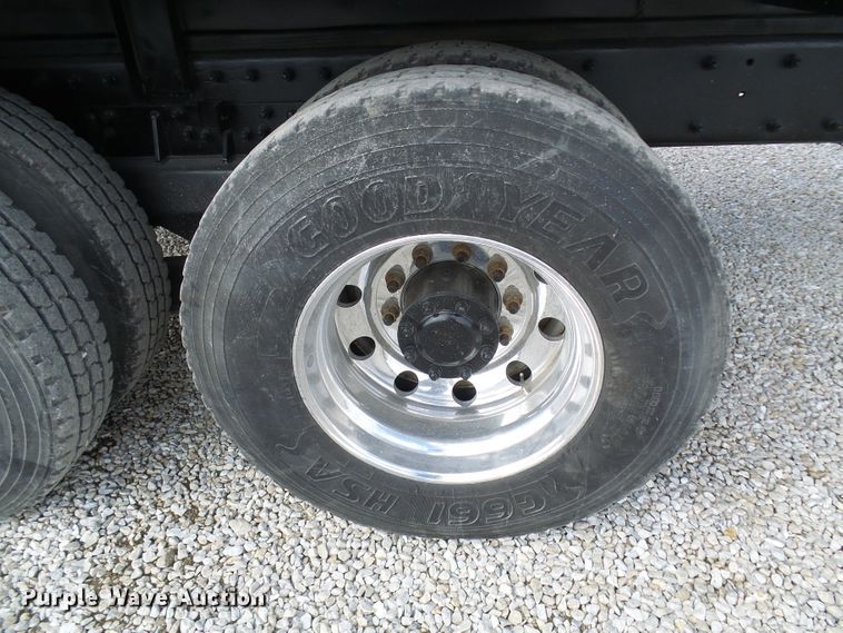 image for item EP9925 2005 Peterbilt 357  water truck