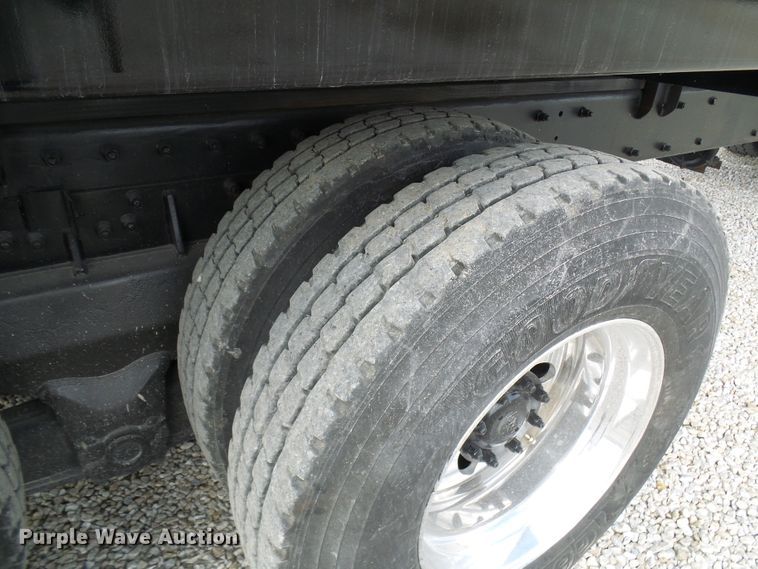 image for item EP9925 2005 Peterbilt 357  water truck