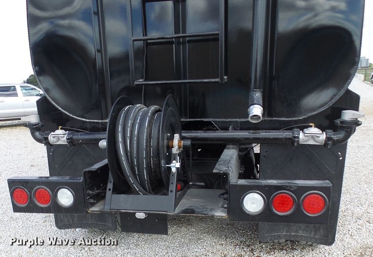 image for item EP9925 2005 Peterbilt 357  water truck