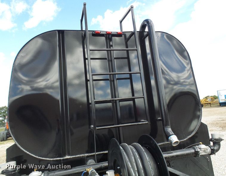 image for item EP9925 2005 Peterbilt 357  water truck