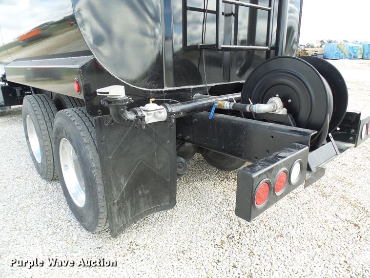 image for item EP9925 2005 Peterbilt 357  water truck