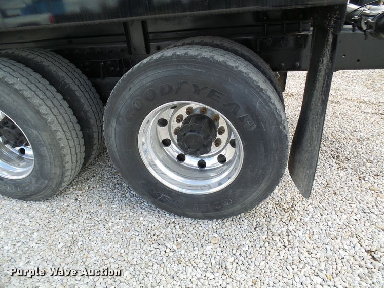 image for item EP9925 2005 Peterbilt 357  water truck