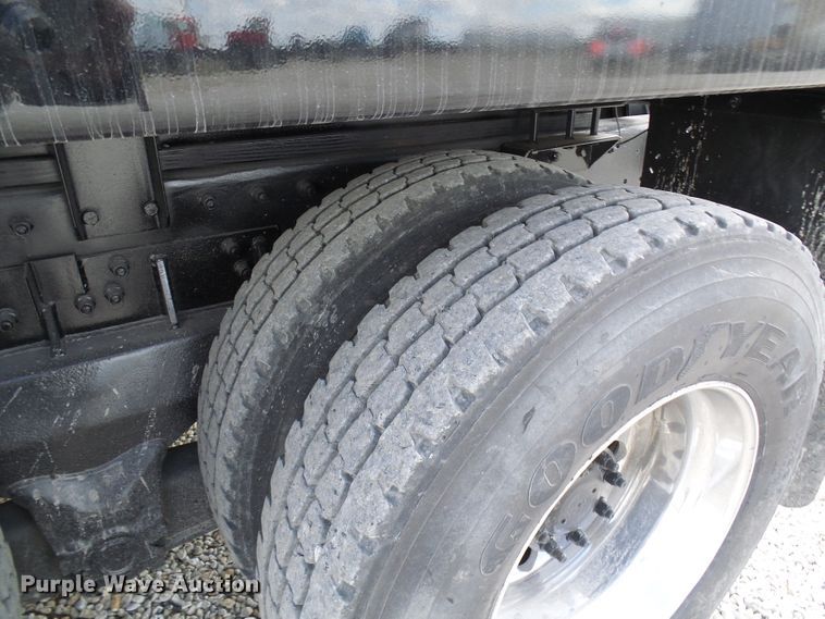 image for item EP9925 2005 Peterbilt 357  water truck