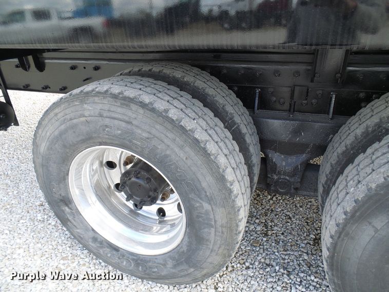 image for item EP9925 2005 Peterbilt 357  water truck