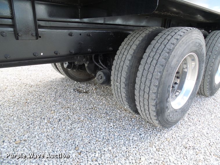 image for item EP9925 2005 Peterbilt 357  water truck