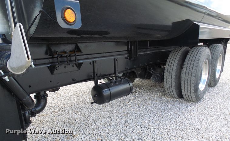 image for item EP9925 2005 Peterbilt 357  water truck