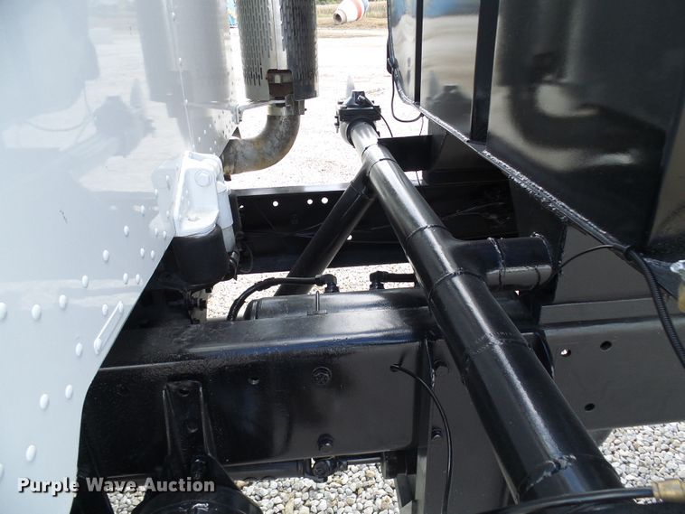 image for item EP9925 2005 Peterbilt 357  water truck