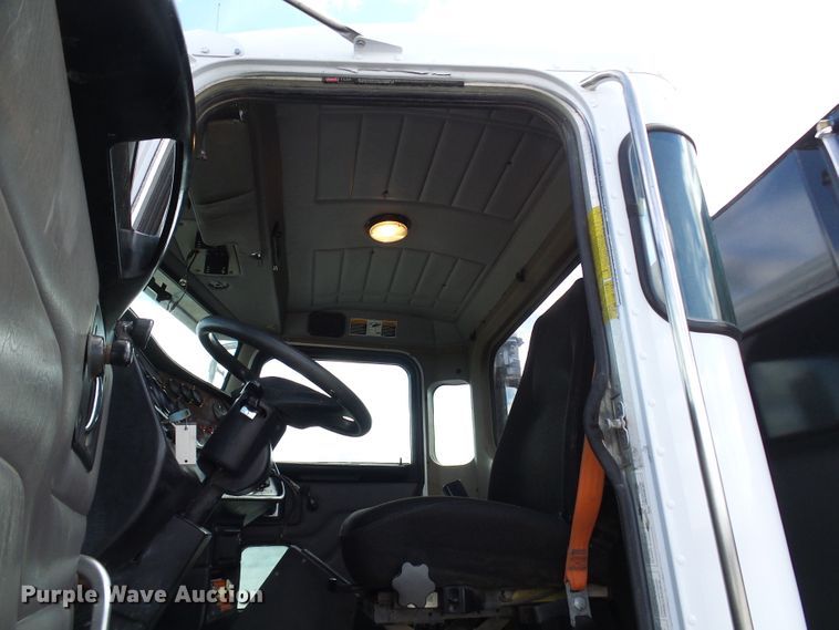 image for item EP9925 2005 Peterbilt 357  water truck