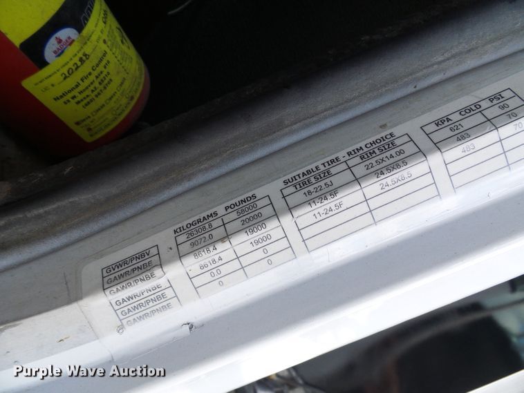 image for item EP9925 2005 Peterbilt 357  water truck