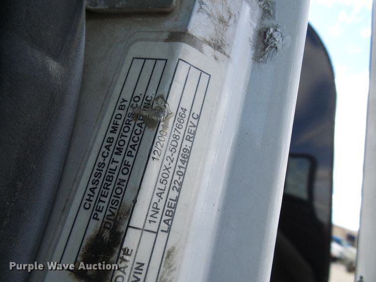 image for item EP9925 2005 Peterbilt 357  water truck