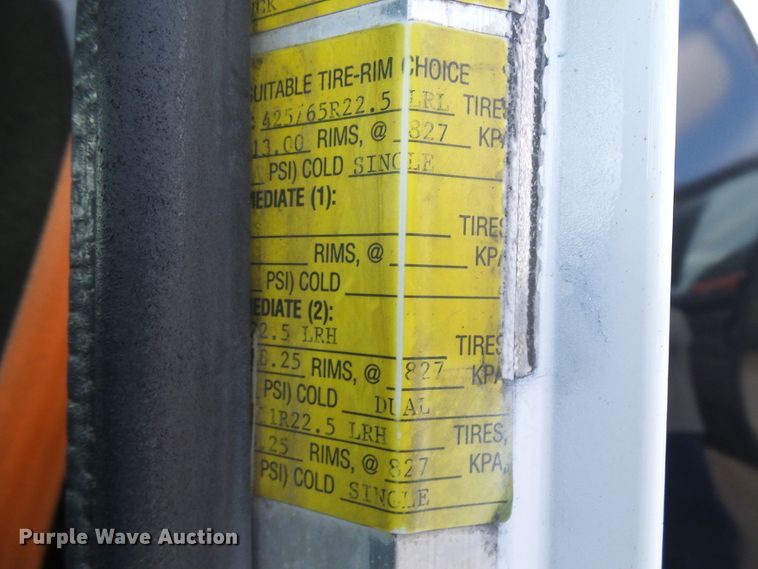 image for item EP9925 2005 Peterbilt 357  water truck