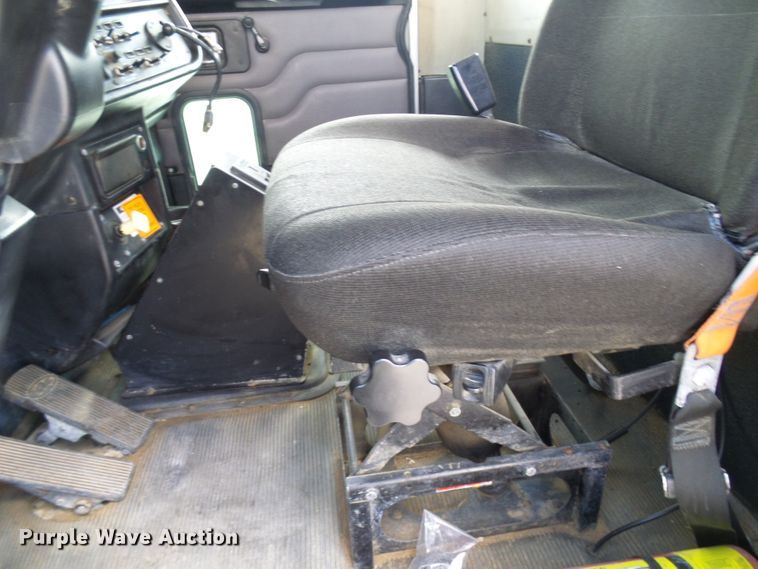 image for item EP9925 2005 Peterbilt 357  water truck