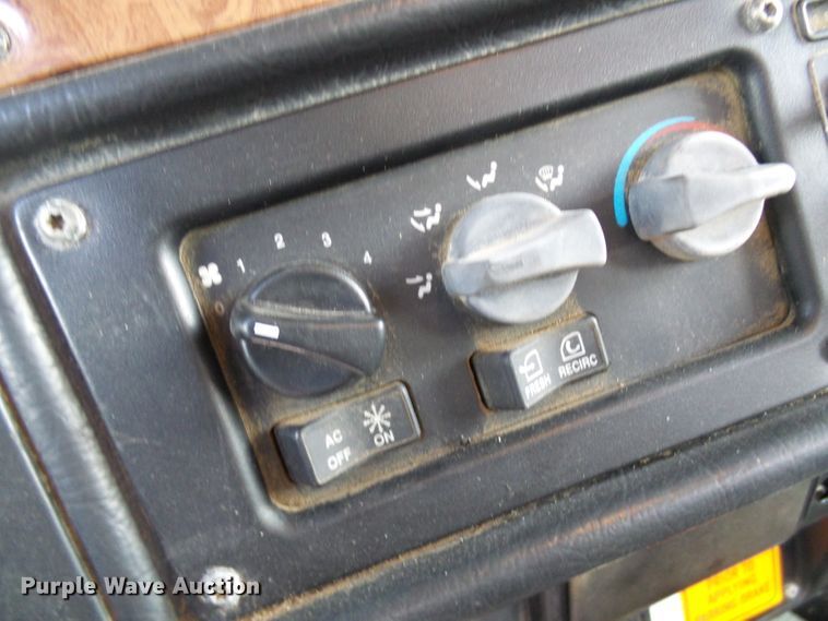 image for item EP9925 2005 Peterbilt 357  water truck